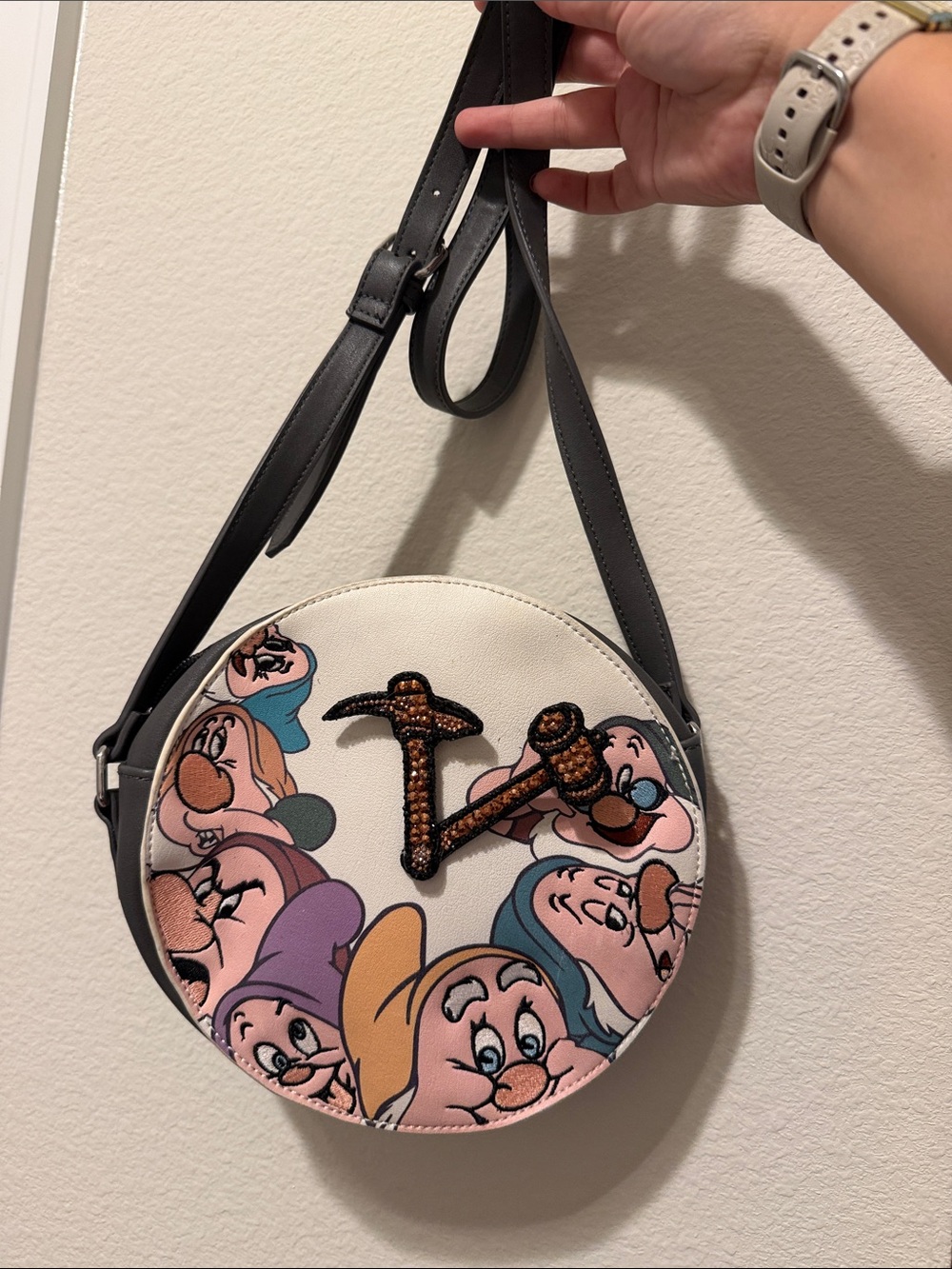 Danielle Nicole Seven Dwarfs / Snow White Crossbody Bag